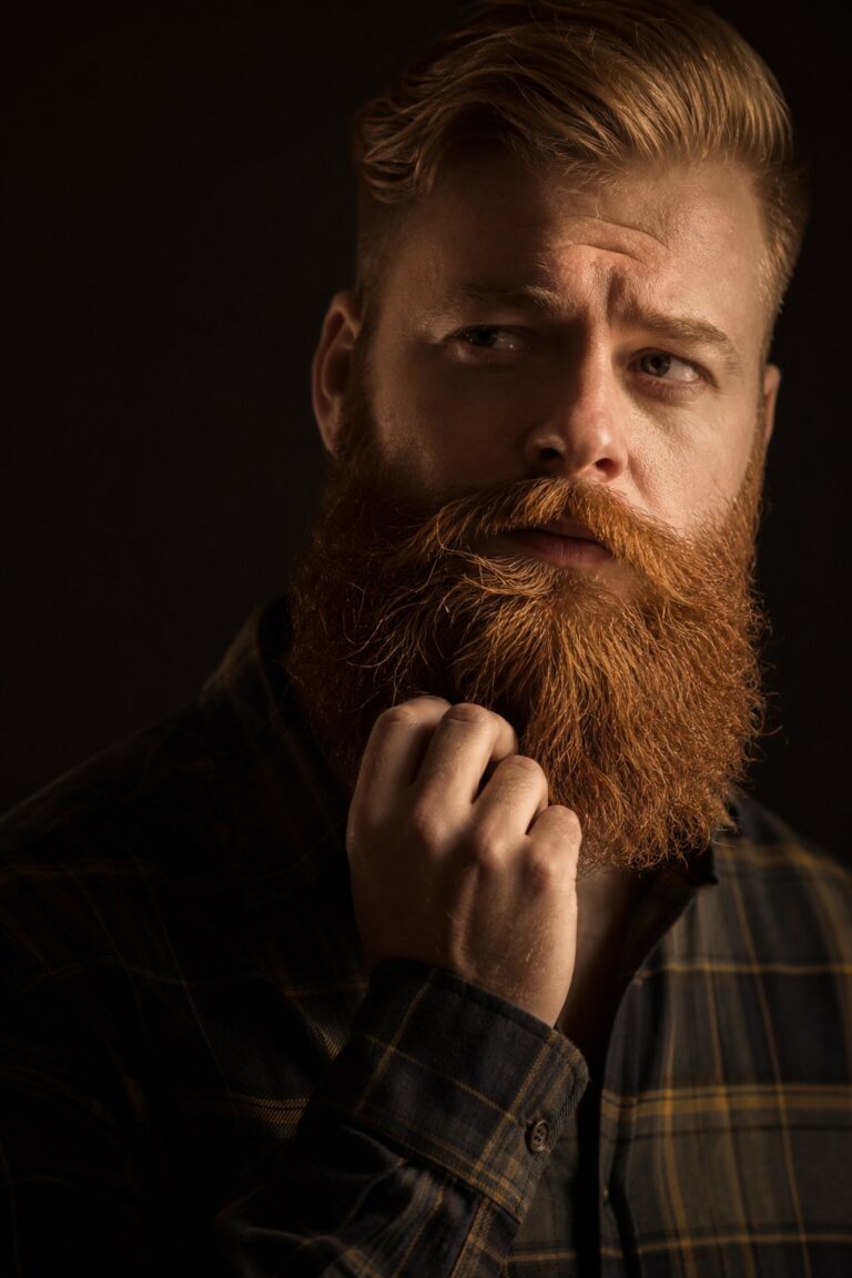 Barbe qui gratte : causes et solutions durables